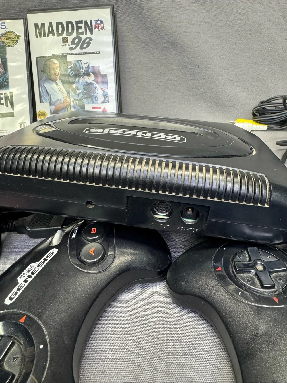 SEGA Genesis Model 2 MK-1631 Bundle: Console, 2 x Controllers, 7 Games Tested